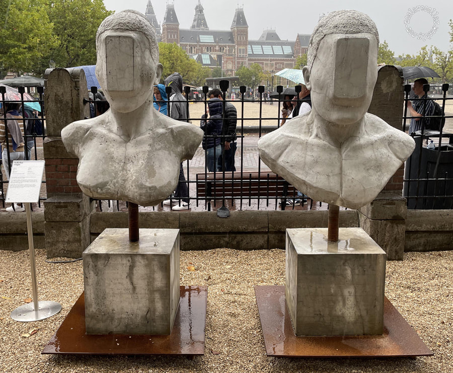 Statues of rectangular smartphone faces
