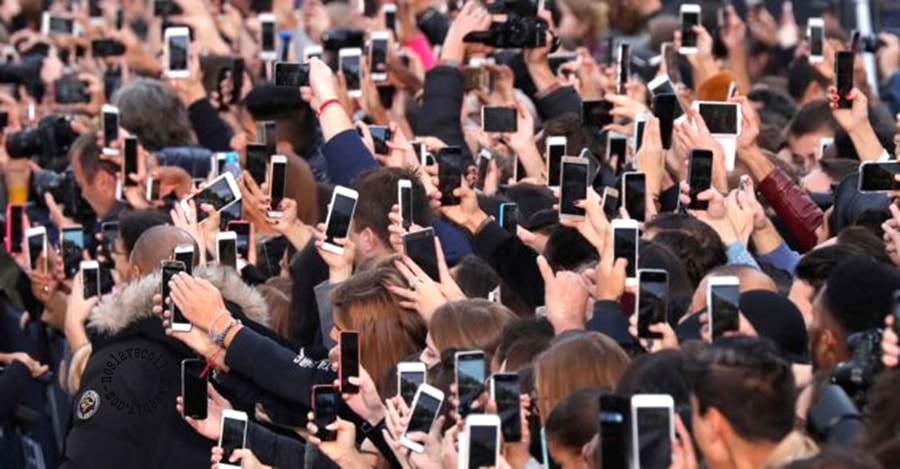 A crowd and its ubiquitous smartphones!