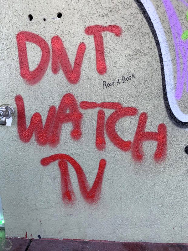 Graffiti 'Don't watch TV' - Read a book