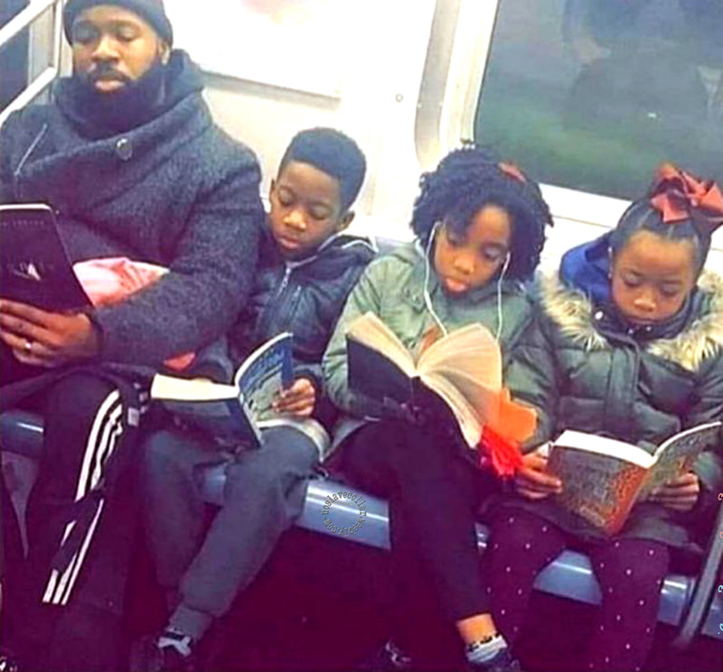 A family reading in the subway, aren't they a great sight!?